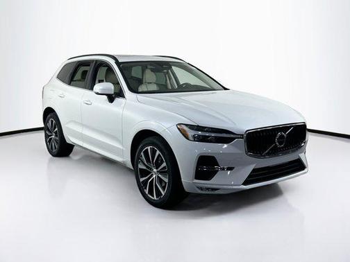 2022 Volvo XC60 B5 Momentum
