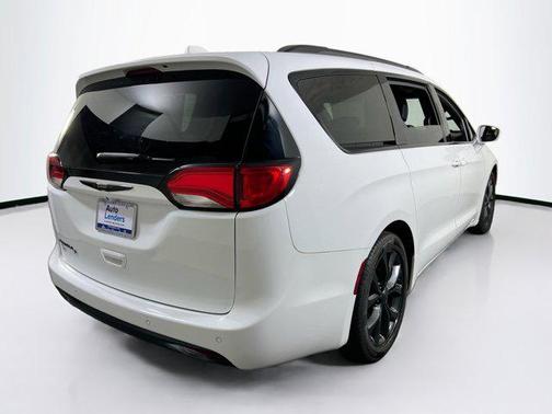 2018 Chrysler Pacifica Touring-L Plus