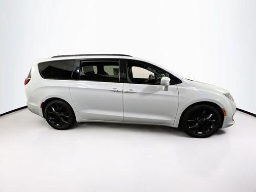 2018 Chrysler Pacifica Touring-L Plus