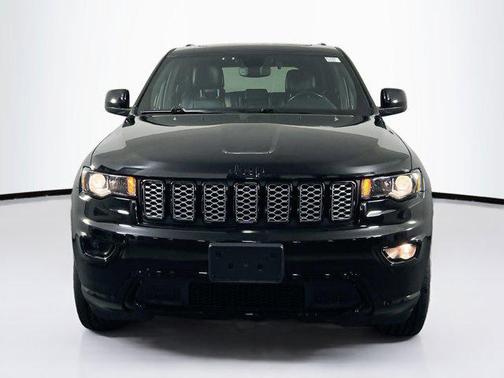 2022 Jeep Grand Cherokee Laredo