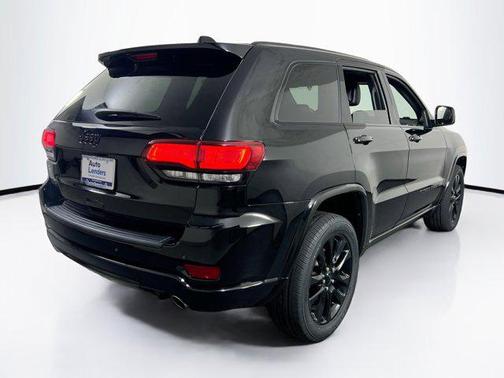 2022 Jeep Grand Cherokee Laredo
