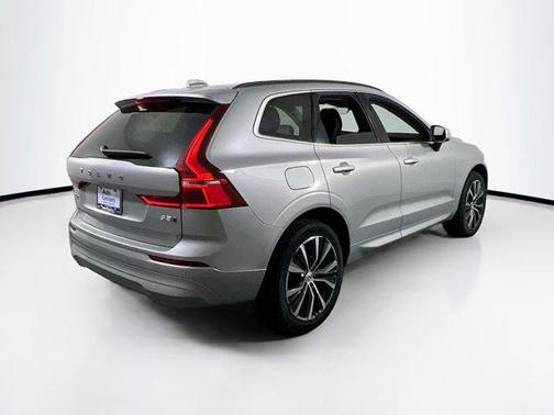 2022 Volvo XC60 B5 Momentum