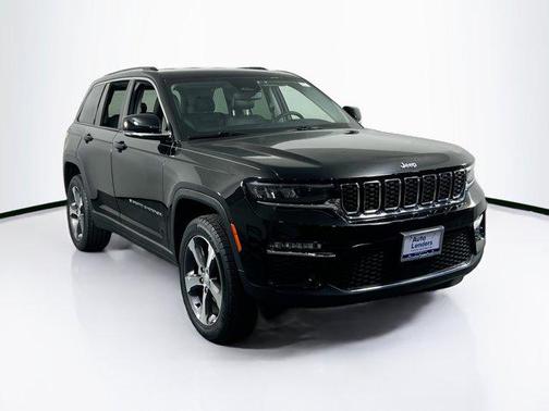 Diamond Black Crystal Pearlcoat 2023 Jeep Grand Cherokee Limited