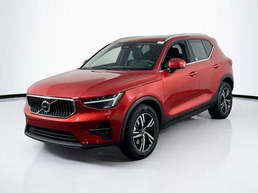 2023 Volvo XC40 B5 Plus Bright Theme
