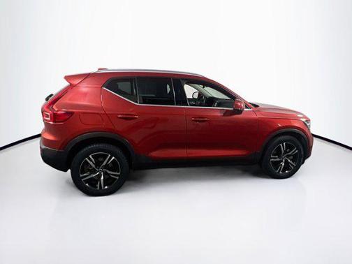 2023 Volvo XC40 B5 Plus Bright Theme