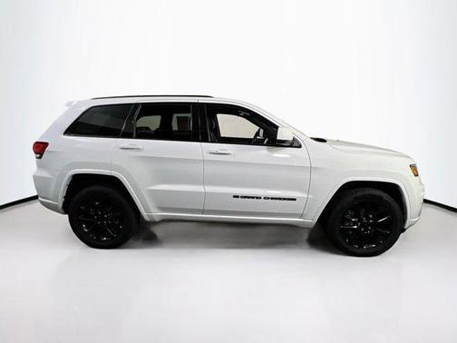 2022 Jeep Grand Cherokee Laredo
