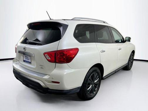 Pearl White 2018 Nissan Pathfinder SL