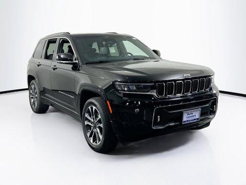 Diamond Black Crystal Pearlcoat 2023 Jeep Grand Cherokee Overland