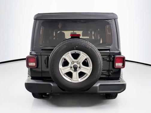 Black Clearcoat 2022 Jeep Wrangler Unlimited Sport