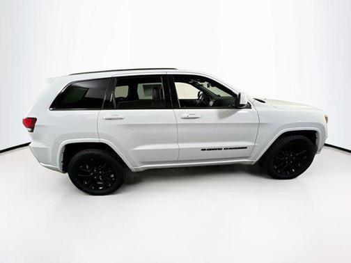 2022 Jeep Grand Cherokee Laredo