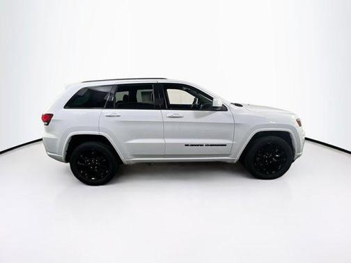 2022 Jeep Grand Cherokee Laredo
