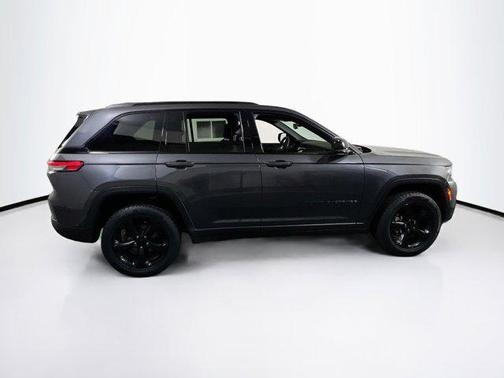 2022 Jeep Grand Cherokee Altitude