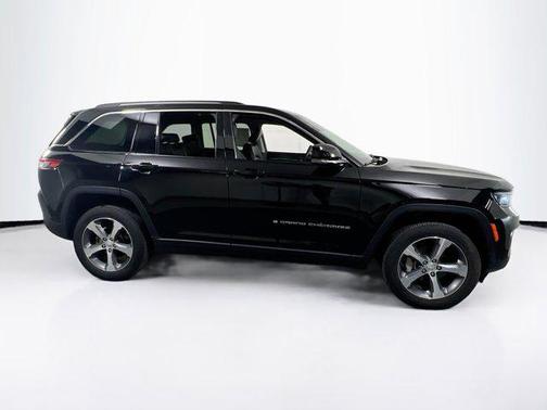 Diamond Black Crystal Pearlcoat 2023 Jeep Grand Cherokee Limited