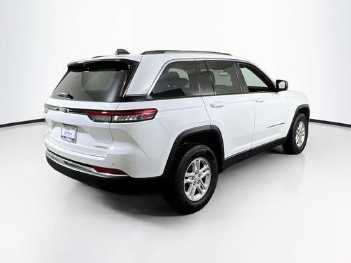 Bright White Clearcoat 2023 Jeep Grand Cherokee Laredo