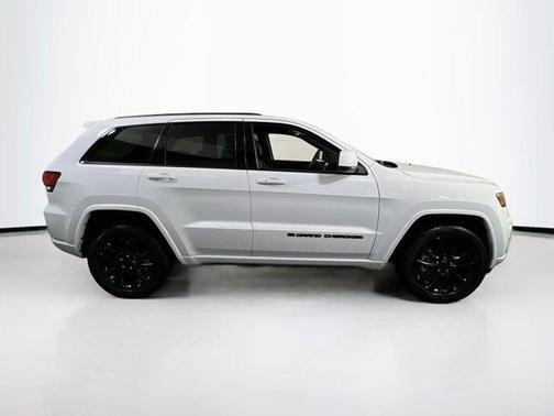 2022 Jeep Grand Cherokee Laredo