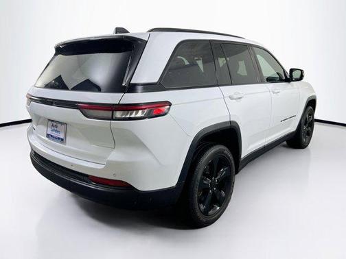 2022 Jeep Grand Cherokee Altitude
