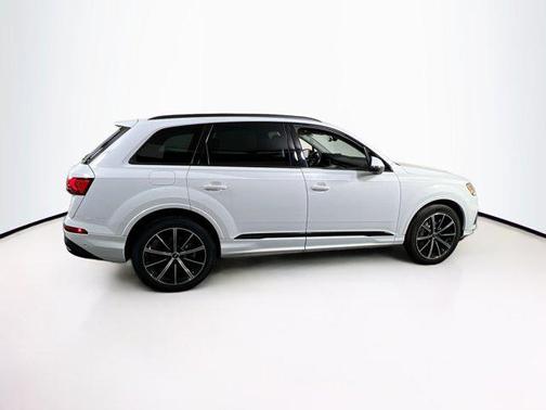 2023 Audi Q7 55 Premium Plus