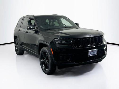 Diamond Black Crystal Pearlcoat 2023 Jeep Grand Cherokee Altitude