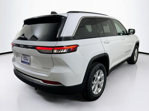 Bright White Clearcoat 2023 Jeep Grand Cherokee Limited