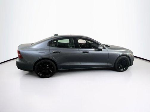 2020 Volvo S60 T5 Momentum