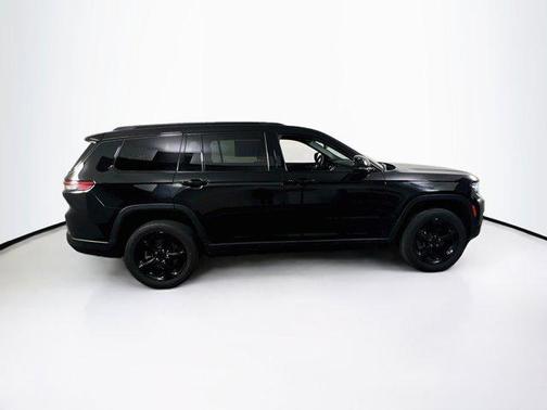 Diamond Black Crystal Pearlcoat 2023 Jeep Grand Cherokee L Altitude