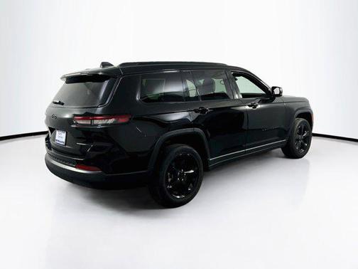 Diamond Black Crystal Pearlcoat 2023 Jeep Grand Cherokee L Altitude