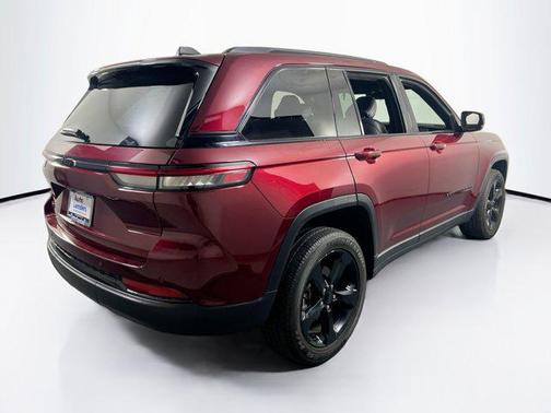 Velvet Red Pearlcoat 2023 Jeep Grand Cherokee Altitude