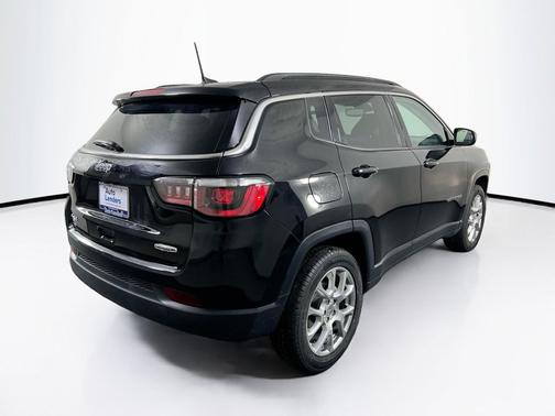 Diamond Black Crystal Pearlcoat 2022 Jeep Compass Latitude Lux
