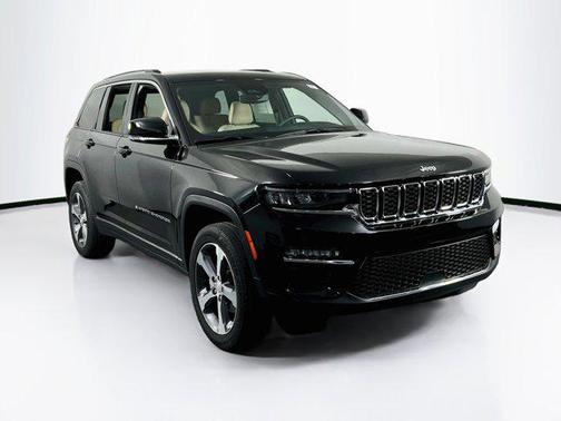 Diamond Black Crystal Pearlcoat 2023 Jeep Grand Cherokee Limited
