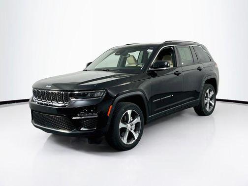 Diamond Black Crystal Pearlcoat 2023 Jeep Grand Cherokee Limited