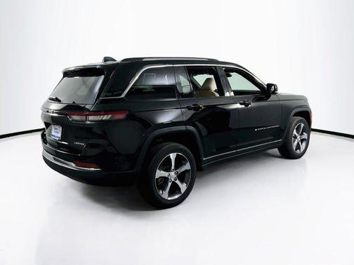Diamond Black Crystal Pearlcoat 2023 Jeep Grand Cherokee Limited