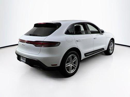 2023 Porsche Macan Base