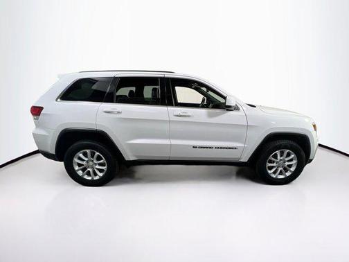 Bright White Clearcoat 2022 Jeep Grand Cherokee Laredo