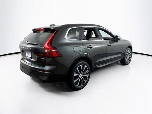 2022 Volvo XC60 B5 Momentum
