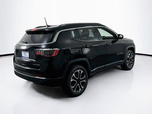 Diamond Black Crystal Pearlcoat 2022 Jeep Compass Limited