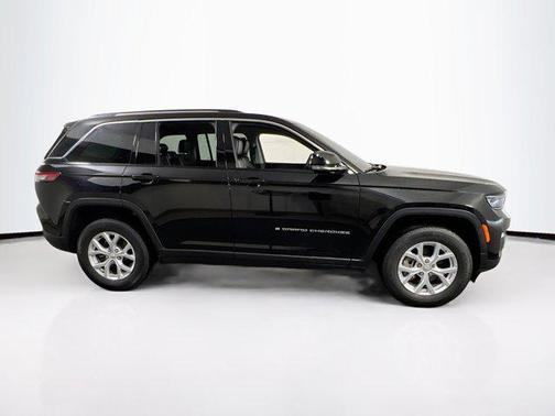 Diamond Black Crystal Pearlcoat 2023 Jeep Grand Cherokee Limited