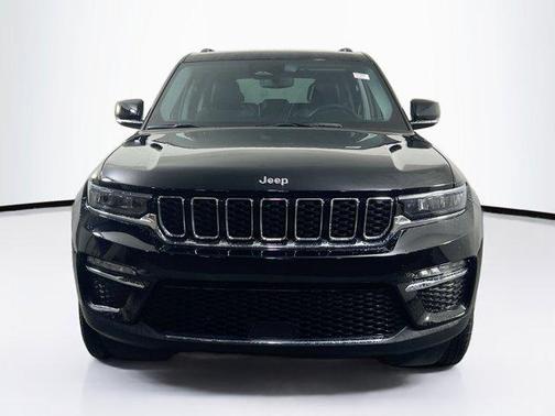 Diamond Black Crystal Pearlcoat 2023 Jeep Grand Cherokee Limited