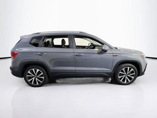Pure Gray 2023 Volkswagen Taos 1.5T SE