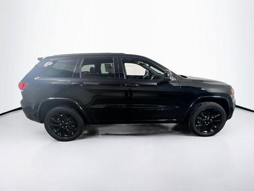 2022 Jeep Grand Cherokee Laredo