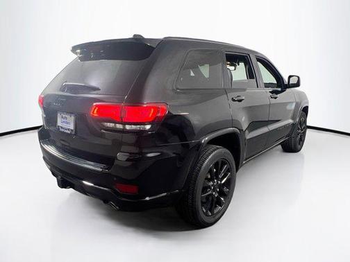 2022 Jeep Grand Cherokee Laredo