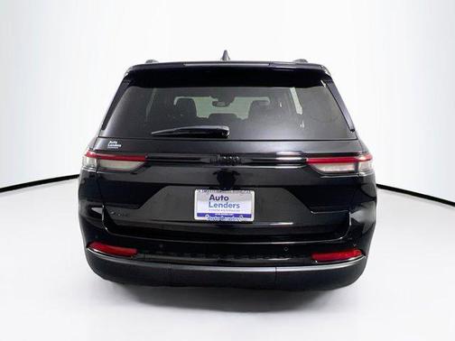 Diamond Black Crystal Pearlcoat 2023 Jeep Grand Cherokee Altitude