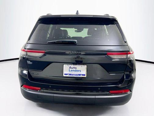 Diamond Black Crystal Pearlcoat 2023 Jeep Grand Cherokee Altitude