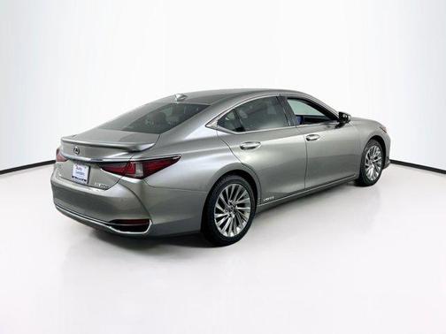 2021 Lexus ES 300h Ultra Luxury