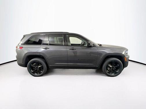 2022 Jeep Grand Cherokee Altitude