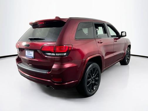 Velvet Red Pearlcoat 2022 Jeep Grand Cherokee Laredo