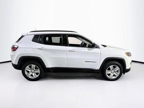 Bright White Clearcoat 2022 Jeep Compass Latitude