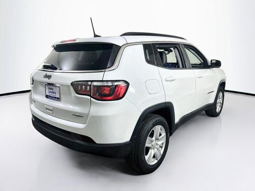 Bright White Clearcoat 2022 Jeep Compass Latitude