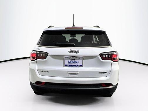 Bright White Clearcoat 2022 Jeep Compass Latitude