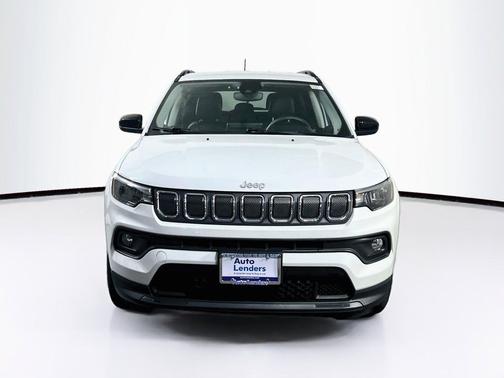 Bright White Clearcoat 2022 Jeep Compass Latitude