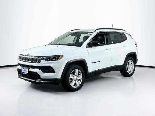 Bright White Clearcoat 2022 Jeep Compass Latitude
